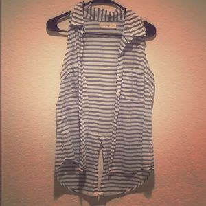 Sleeveless button up shirt